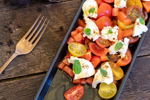 Caprese salad with powdered loomi vinaigrette